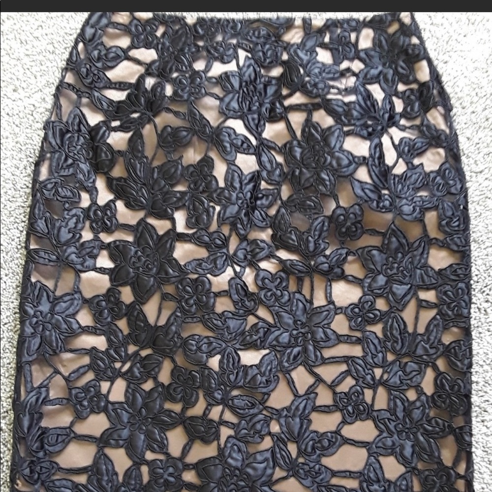 Skirt Designer Blk  lace over cream underlay New